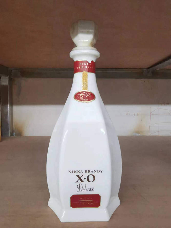 〓稀缺难得!〓日本 90年代 竹鹤政孝“一甲牌白兰地”Nikka XO 白瓷瓶